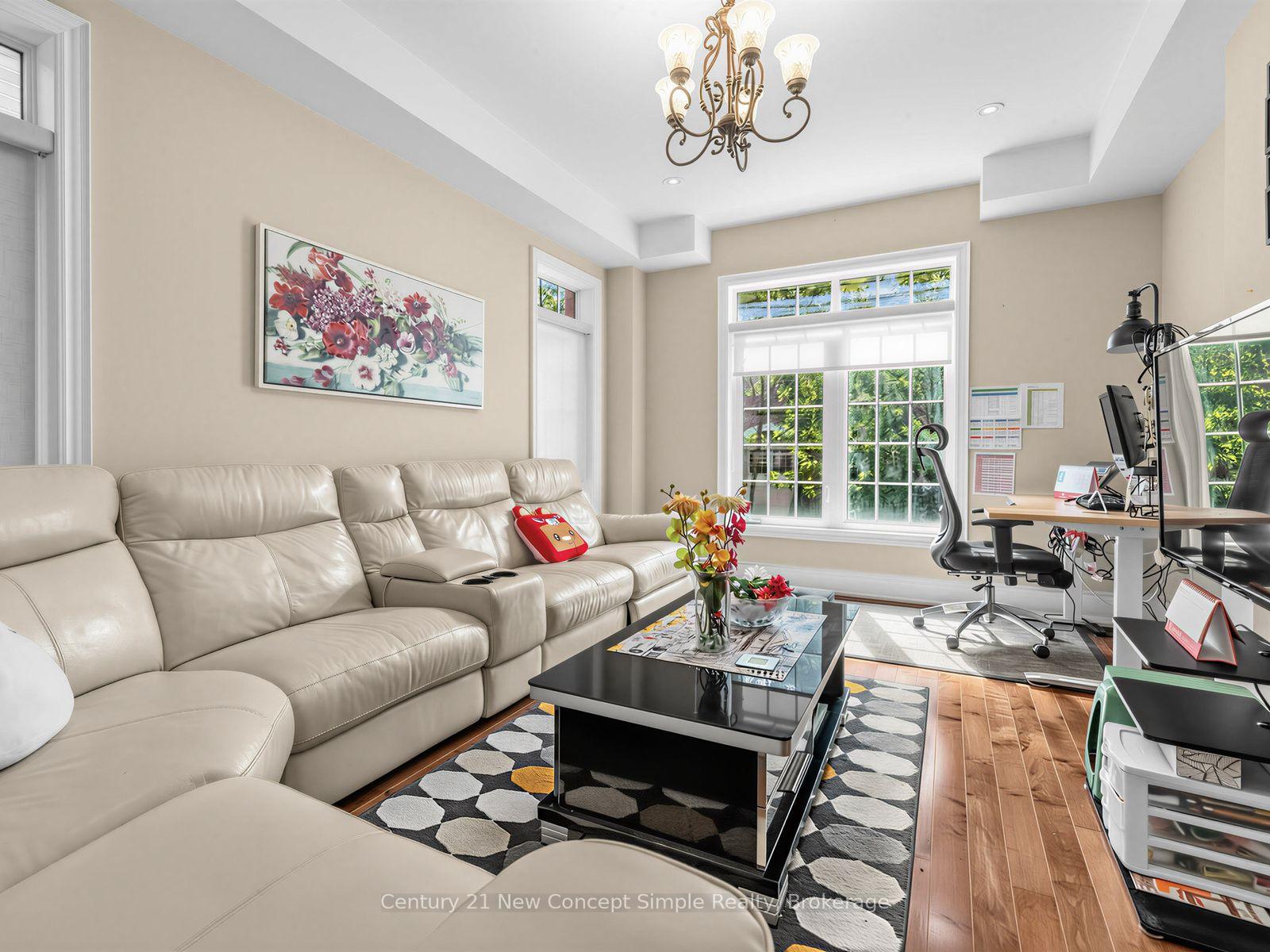Photo 11 of 161 Townsgate Drive, Vaughan, Crestwood-Springfarm-Yorkhill — HOMEH
