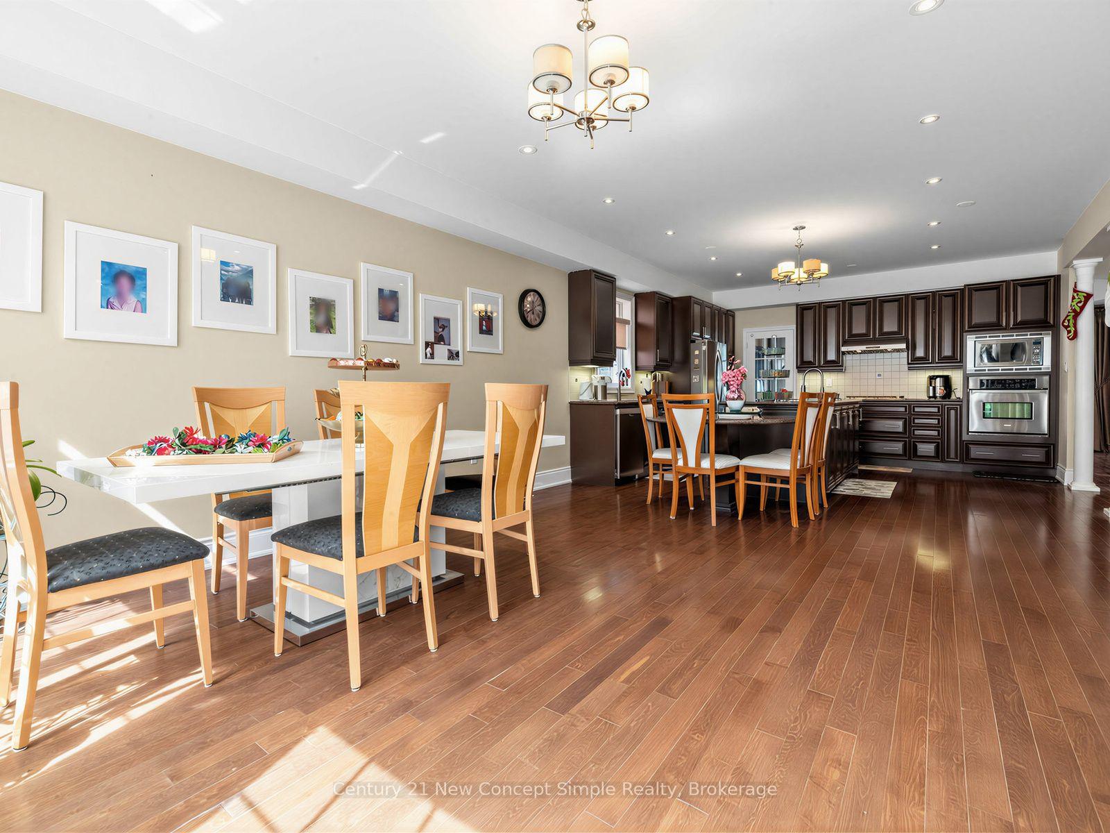 Photo 14 of 161 Townsgate Drive, Vaughan, Crestwood-Springfarm-Yorkhill — HOMEH