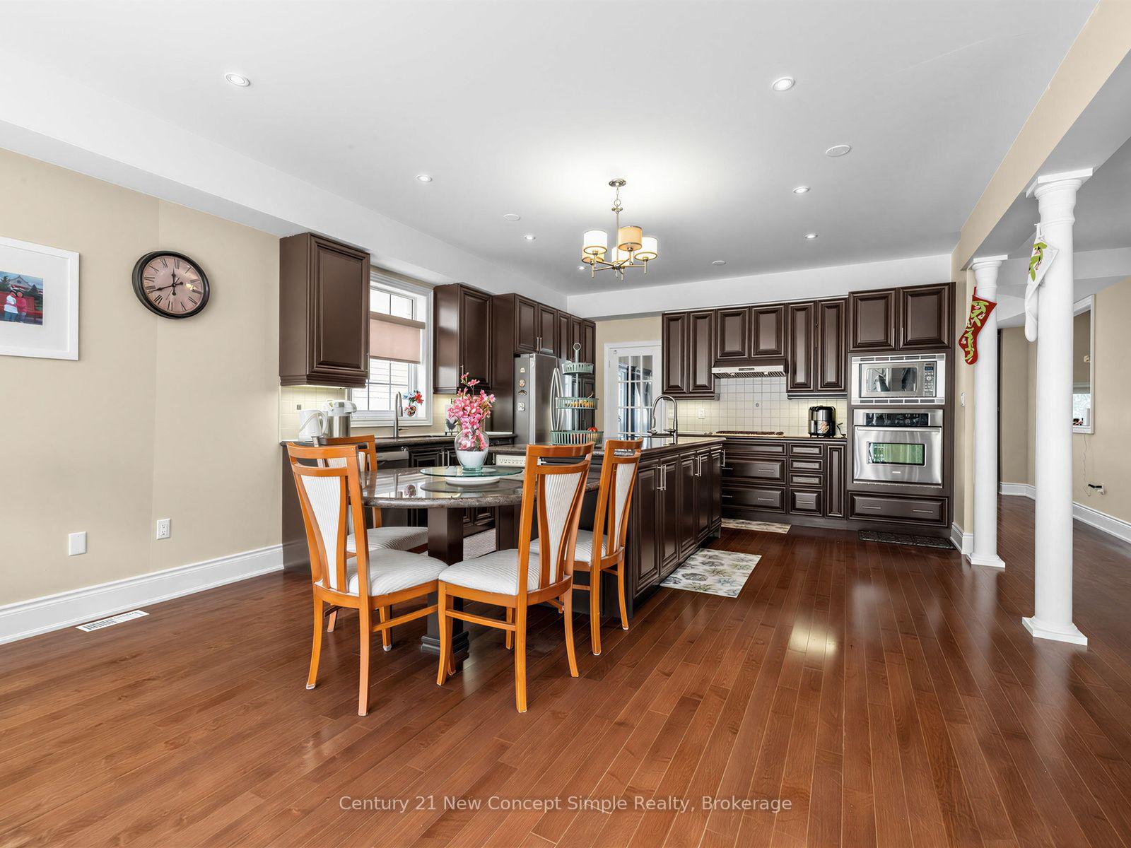 Photo 15 of 161 Townsgate Drive, Vaughan, Crestwood-Springfarm-Yorkhill — HOMEH