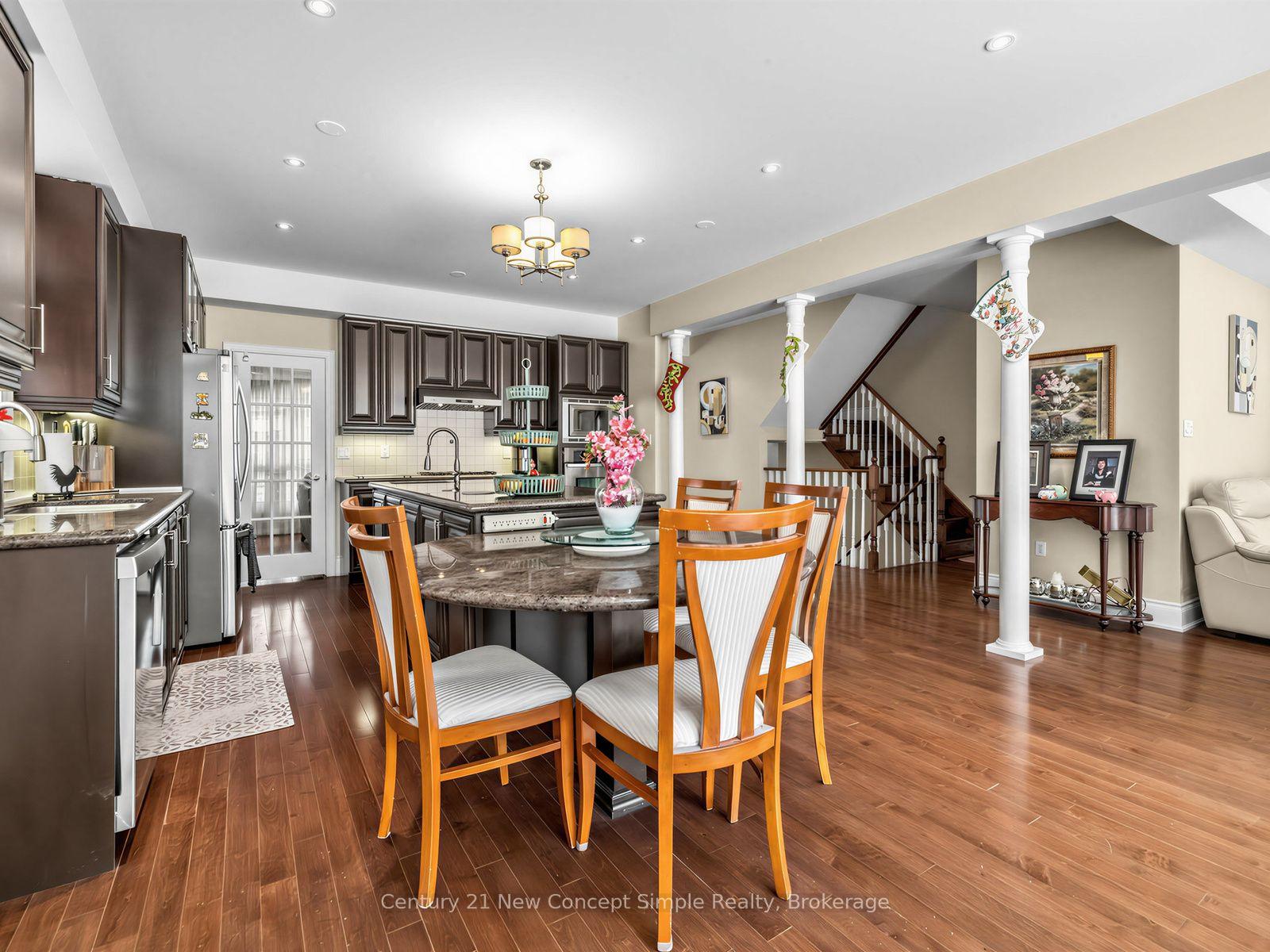 Photo 16 of 161 Townsgate Drive, Vaughan, Crestwood-Springfarm-Yorkhill — HOMEH