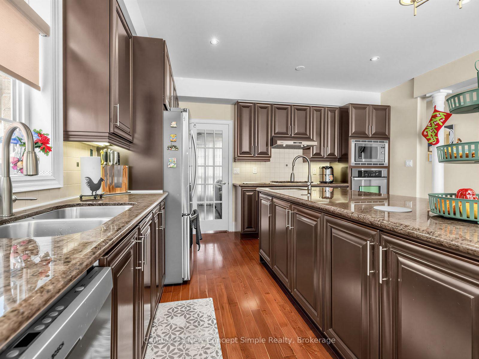 Photo 17 of 161 Townsgate Drive, Vaughan, Crestwood-Springfarm-Yorkhill — HOMEH