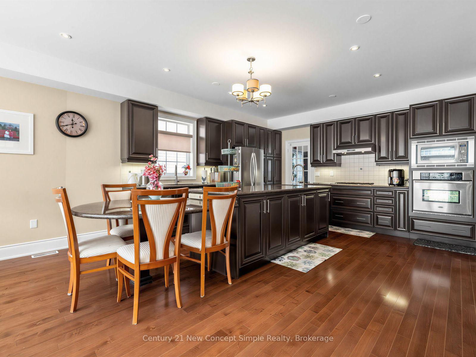 Photo 18 of 161 Townsgate Drive, Vaughan, Crestwood-Springfarm-Yorkhill — HOMEH