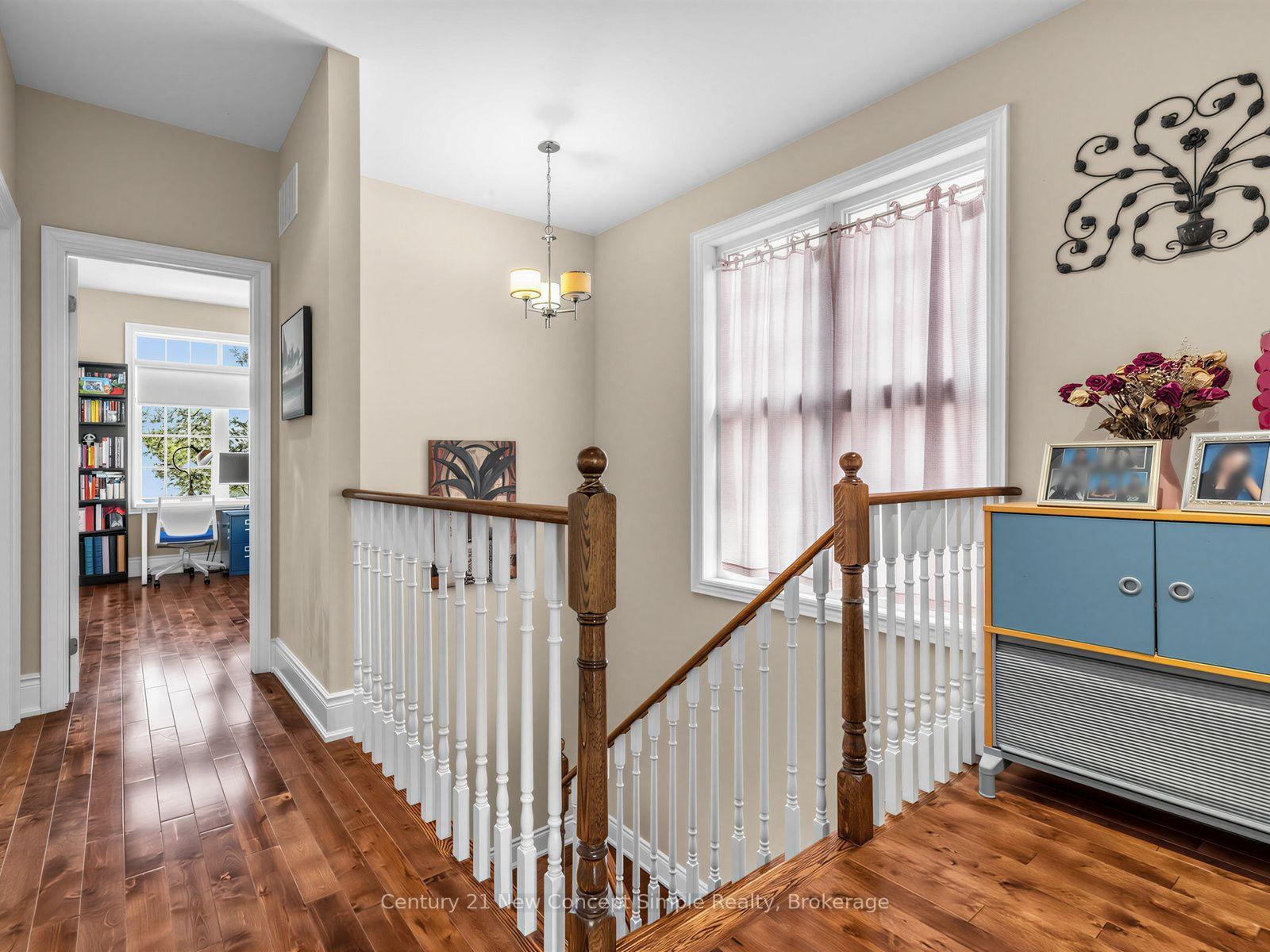Photo 22 of 161 Townsgate Drive, Vaughan, Crestwood-Springfarm-Yorkhill — HOMEH