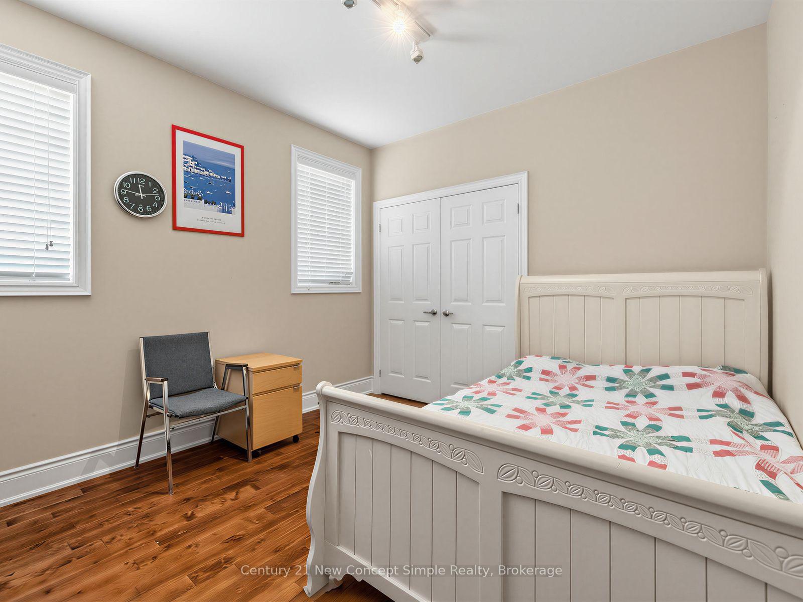 Photo 26 of 161 Townsgate Drive, Vaughan, Crestwood-Springfarm-Yorkhill — HOMEH