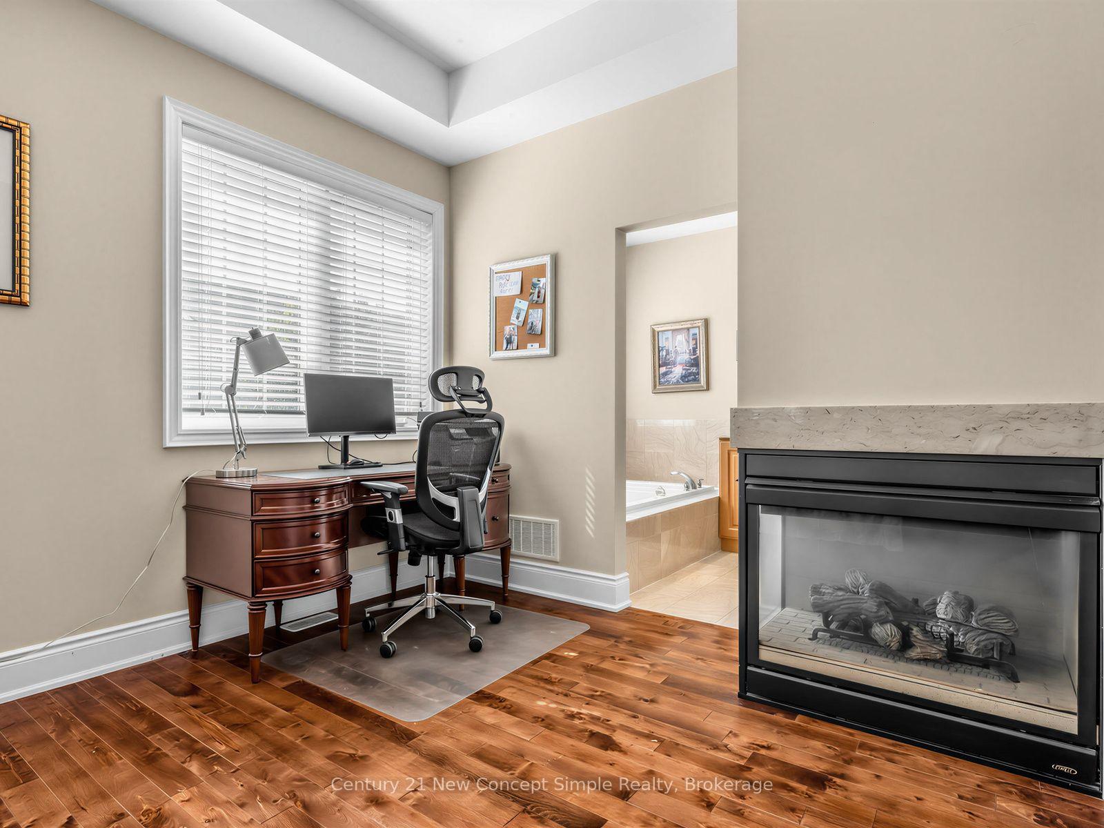 Photo 30 of 161 Townsgate Drive, Vaughan, Crestwood-Springfarm-Yorkhill — HOMEH
