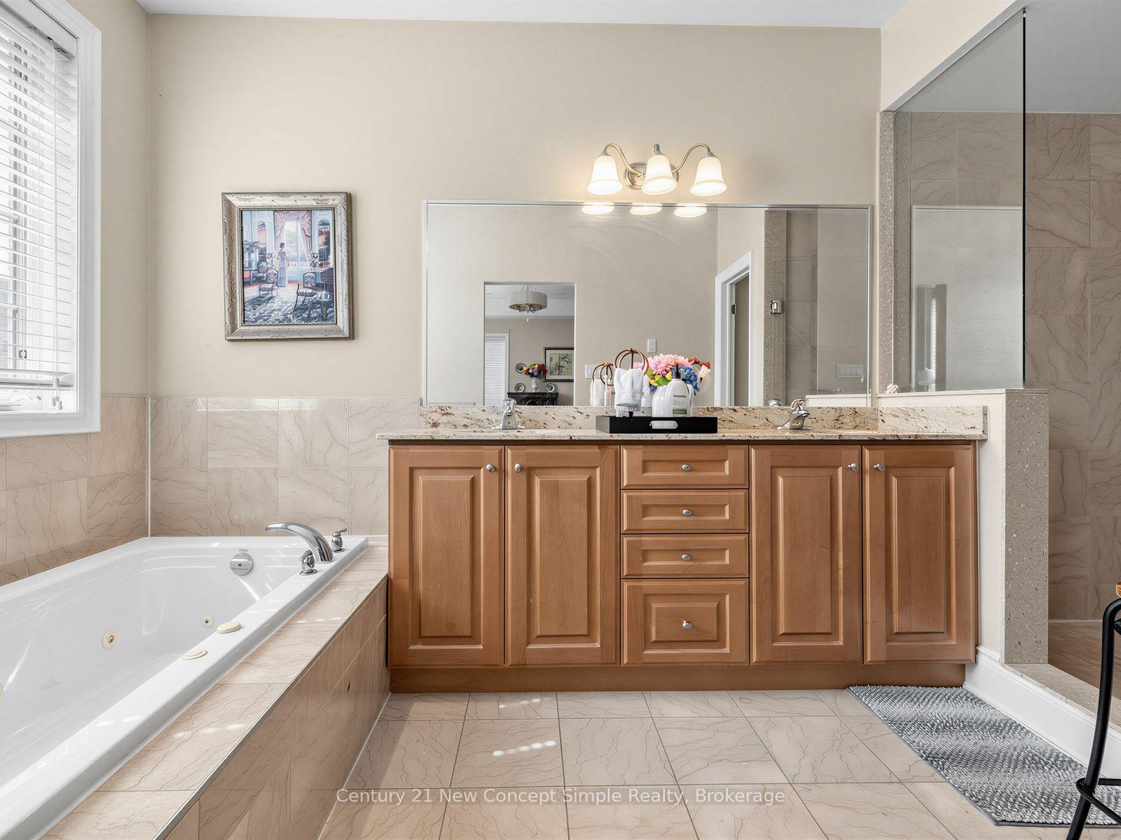 Photo 31 of 161 Townsgate Drive, Vaughan, Crestwood-Springfarm-Yorkhill — HOMEH