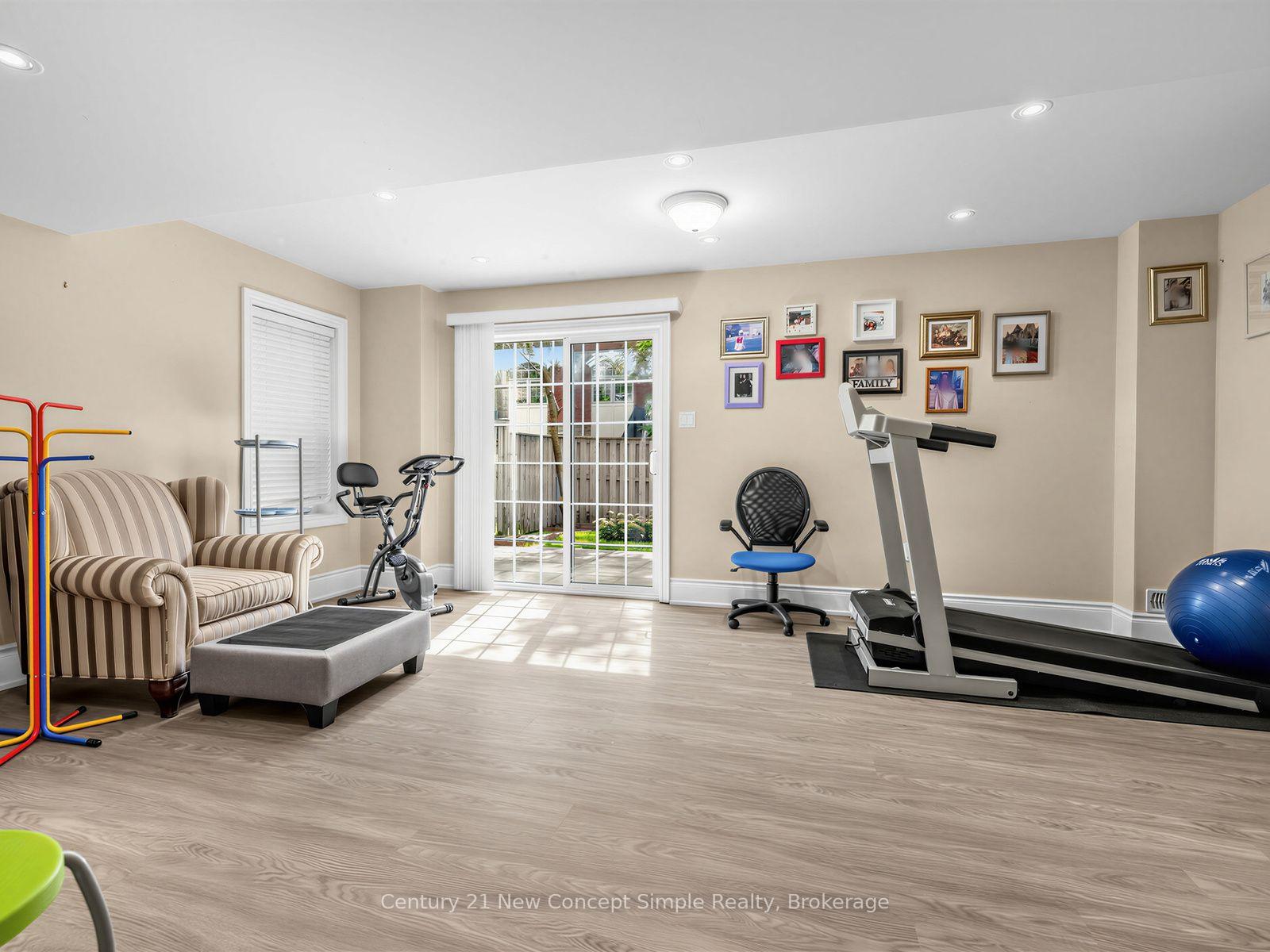 Photo 34 of 161 Townsgate Drive, Vaughan, Crestwood-Springfarm-Yorkhill — HOMEH