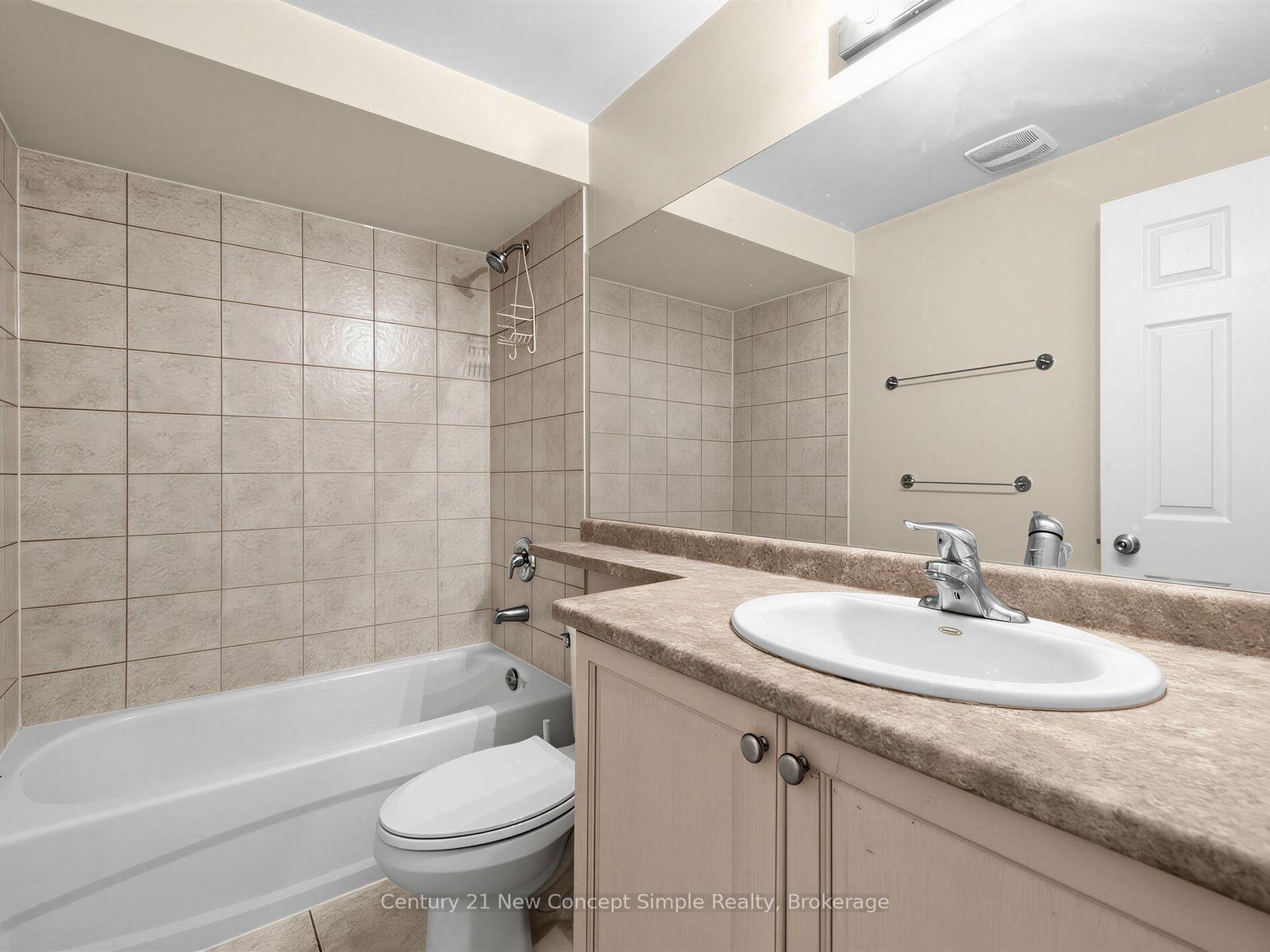 Photo 35 of 161 Townsgate Drive, Vaughan, Crestwood-Springfarm-Yorkhill — HOMEH