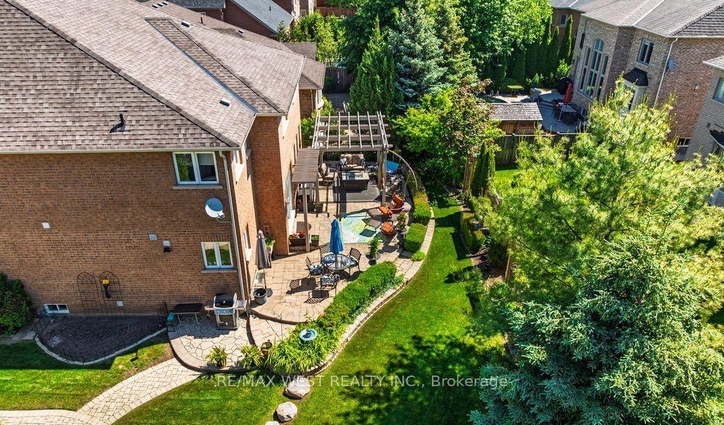 Photo 4 of 3338 Fox Run Circle, Oakville, Bronte — HOMEH