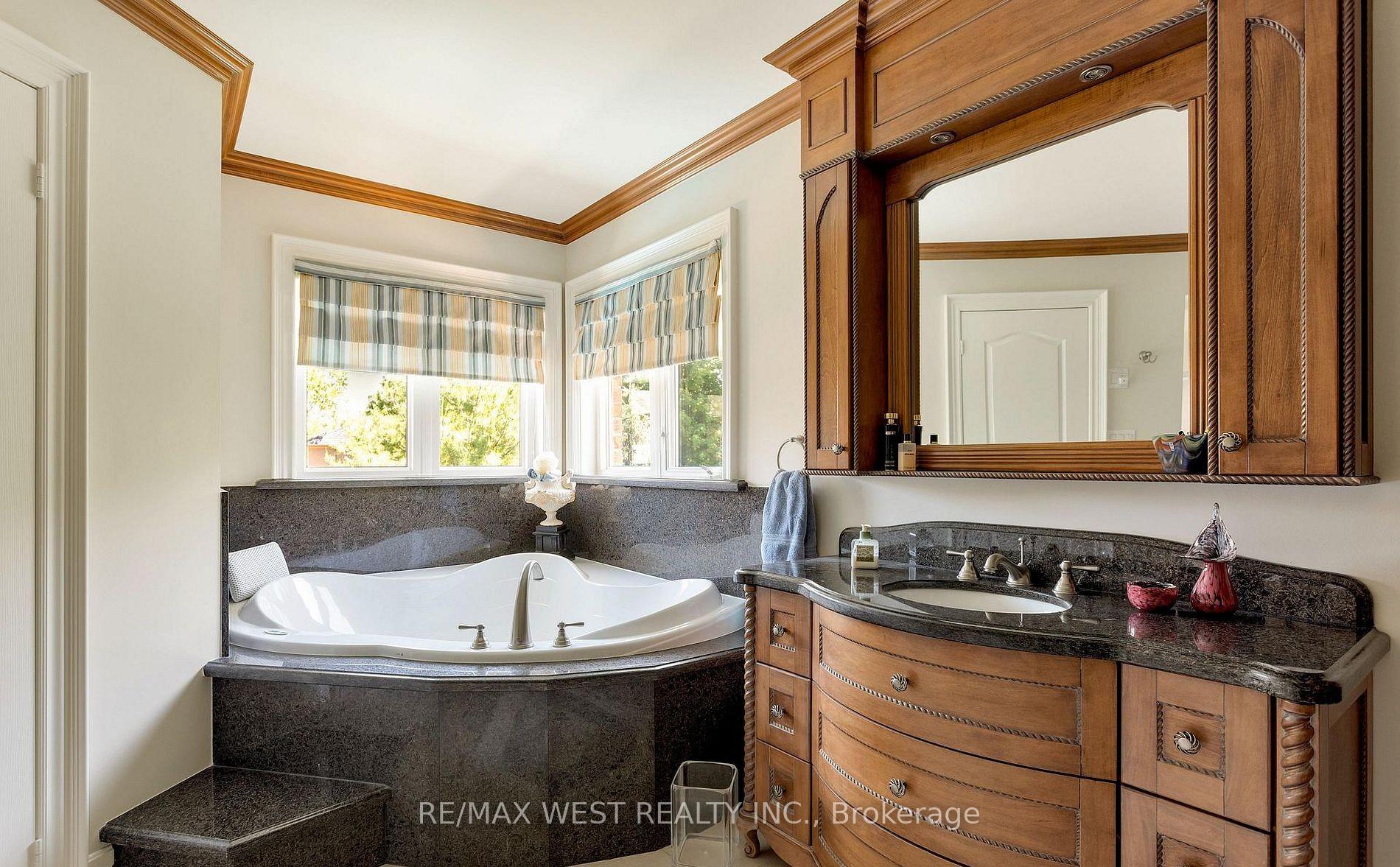 Photo 28 of 3338 Fox Run Circle, Oakville, Bronte — HOMEH