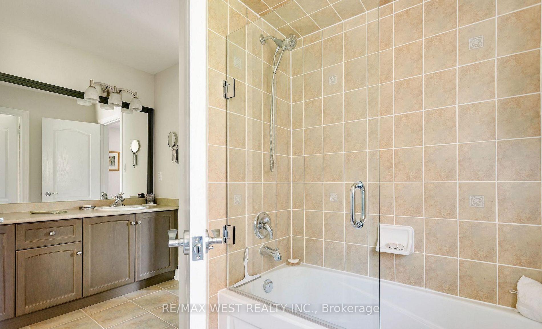 Photo 34 of 3338 Fox Run Circle, Oakville, Bronte — HOMEH