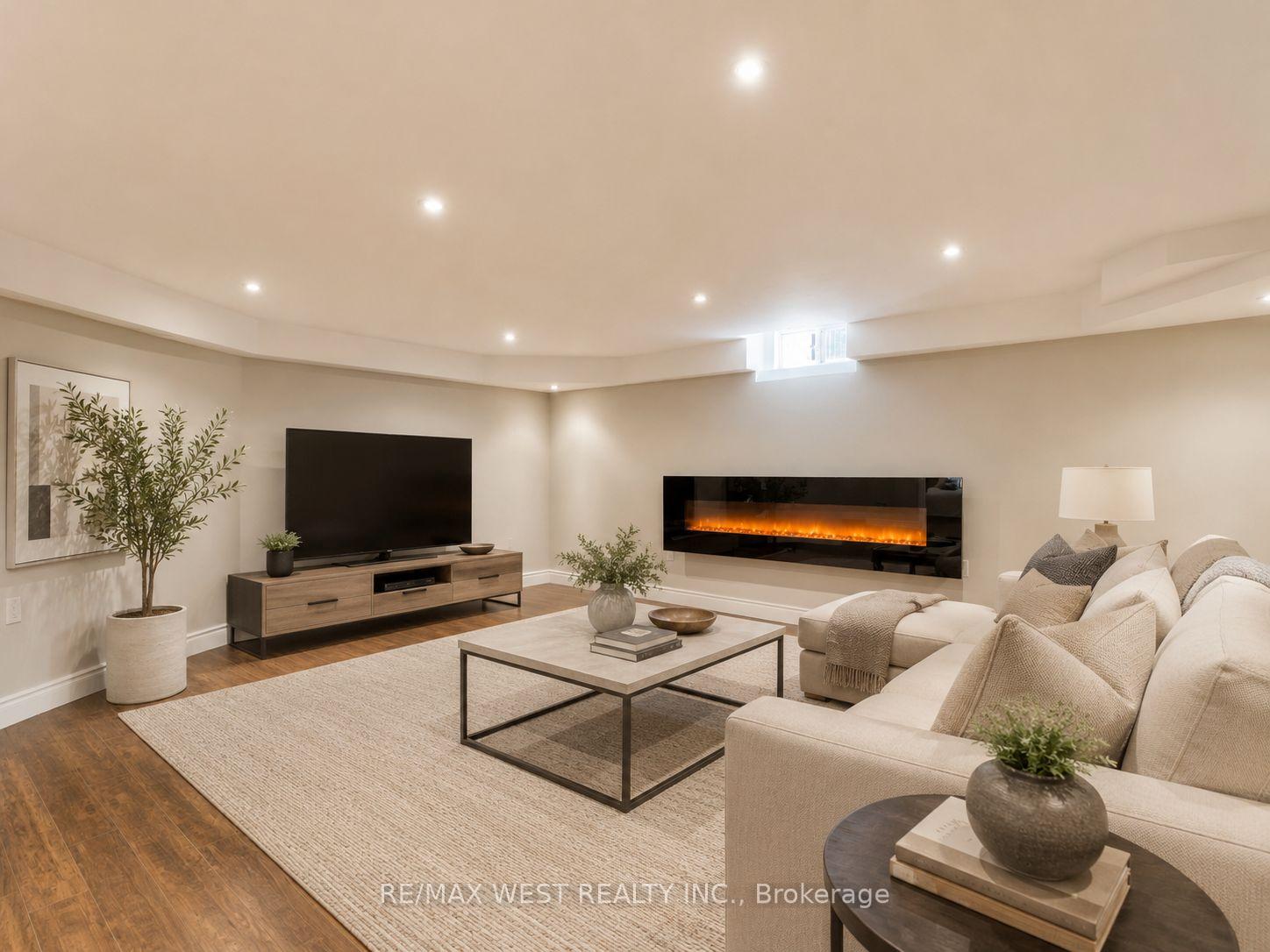 Photo 41 of 3338 Fox Run Circle, Oakville, Bronte — HOMEH