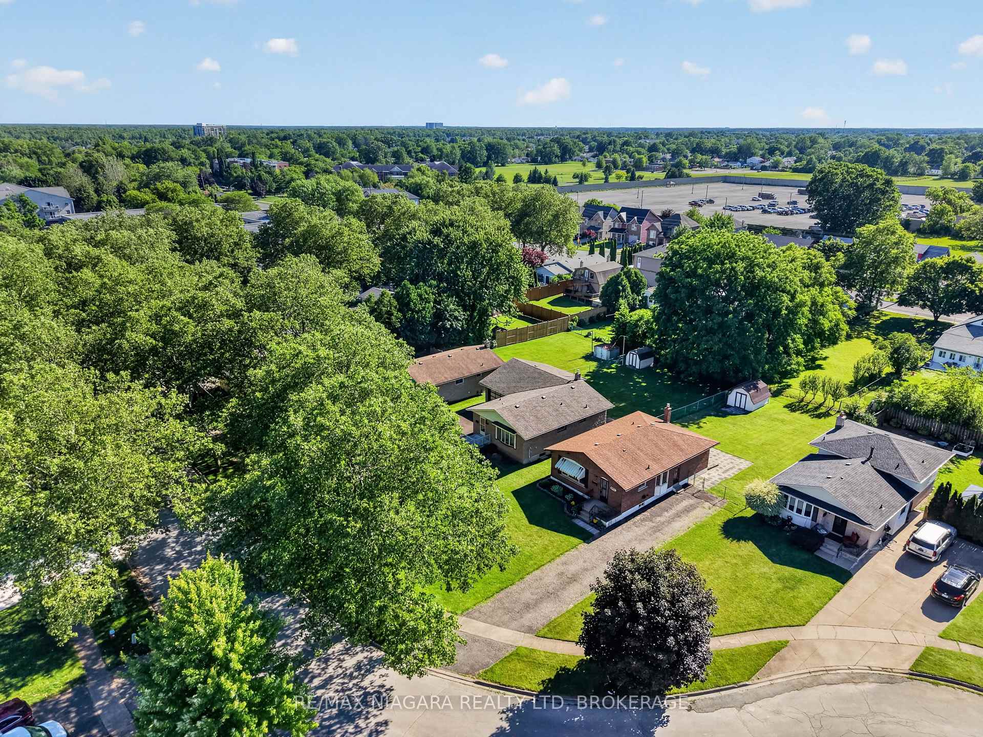 Photo 3 of 5777 Sunnylea Crescent, Niagara Falls, Arad/Fallsview — HOMEH