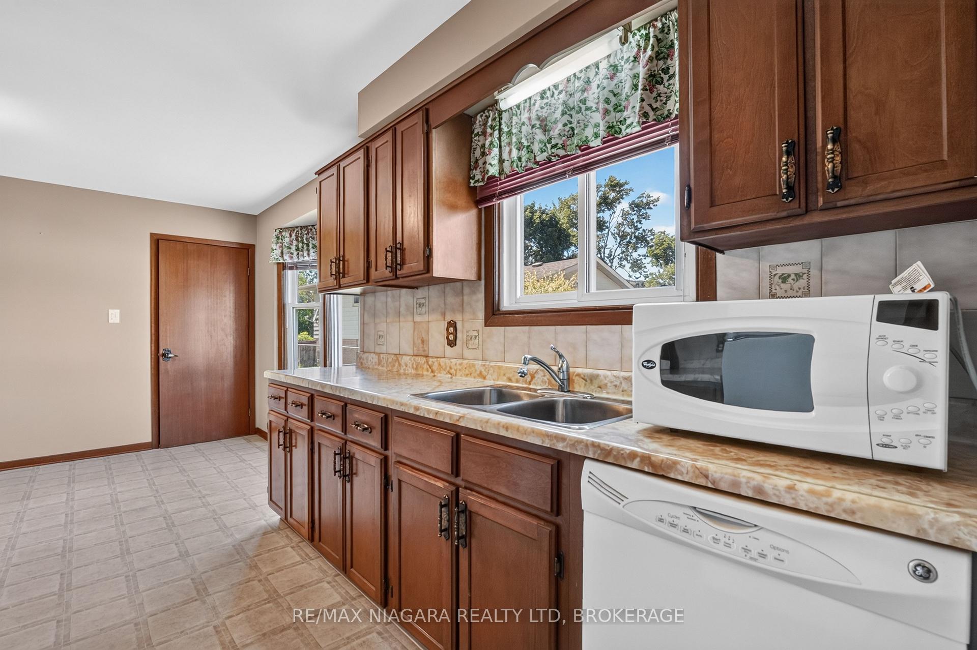 Photo 9 of 5777 Sunnylea Crescent, Niagara Falls, Arad/Fallsview — HOMEH