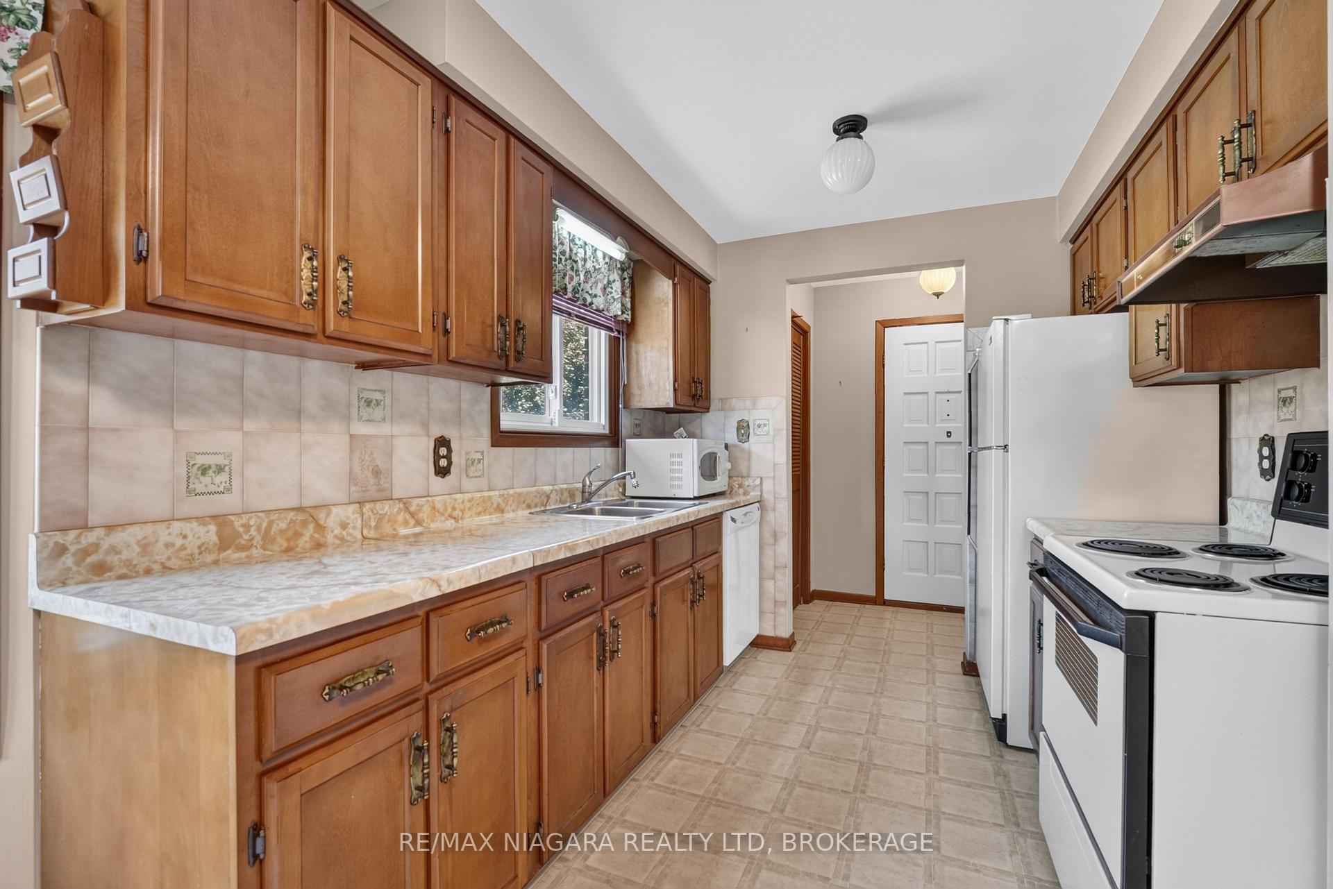 Photo 12 of 5777 Sunnylea Crescent, Niagara Falls, Arad/Fallsview — HOMEH