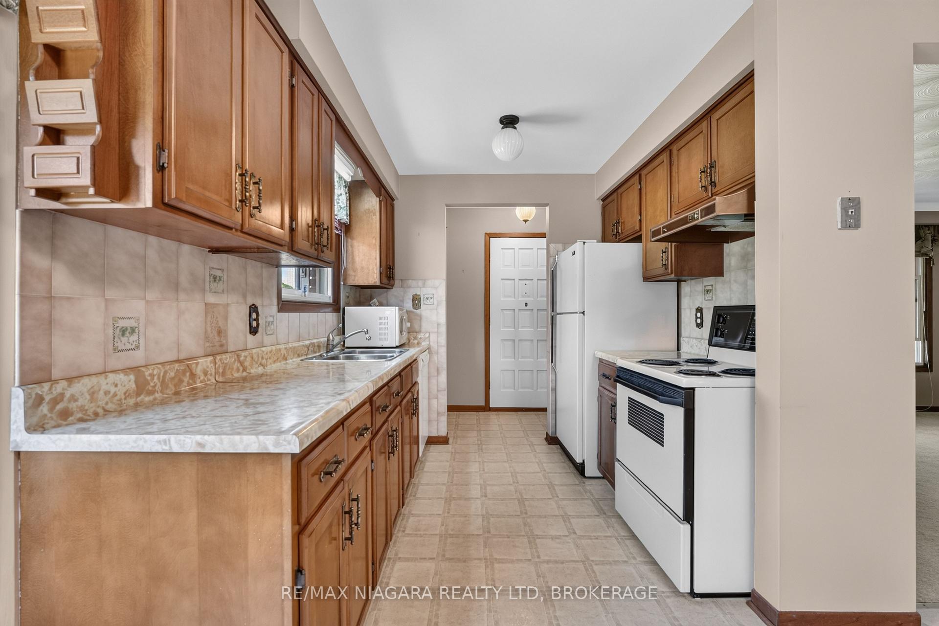 Photo 13 of 5777 Sunnylea Crescent, Niagara Falls, Arad/Fallsview — HOMEH