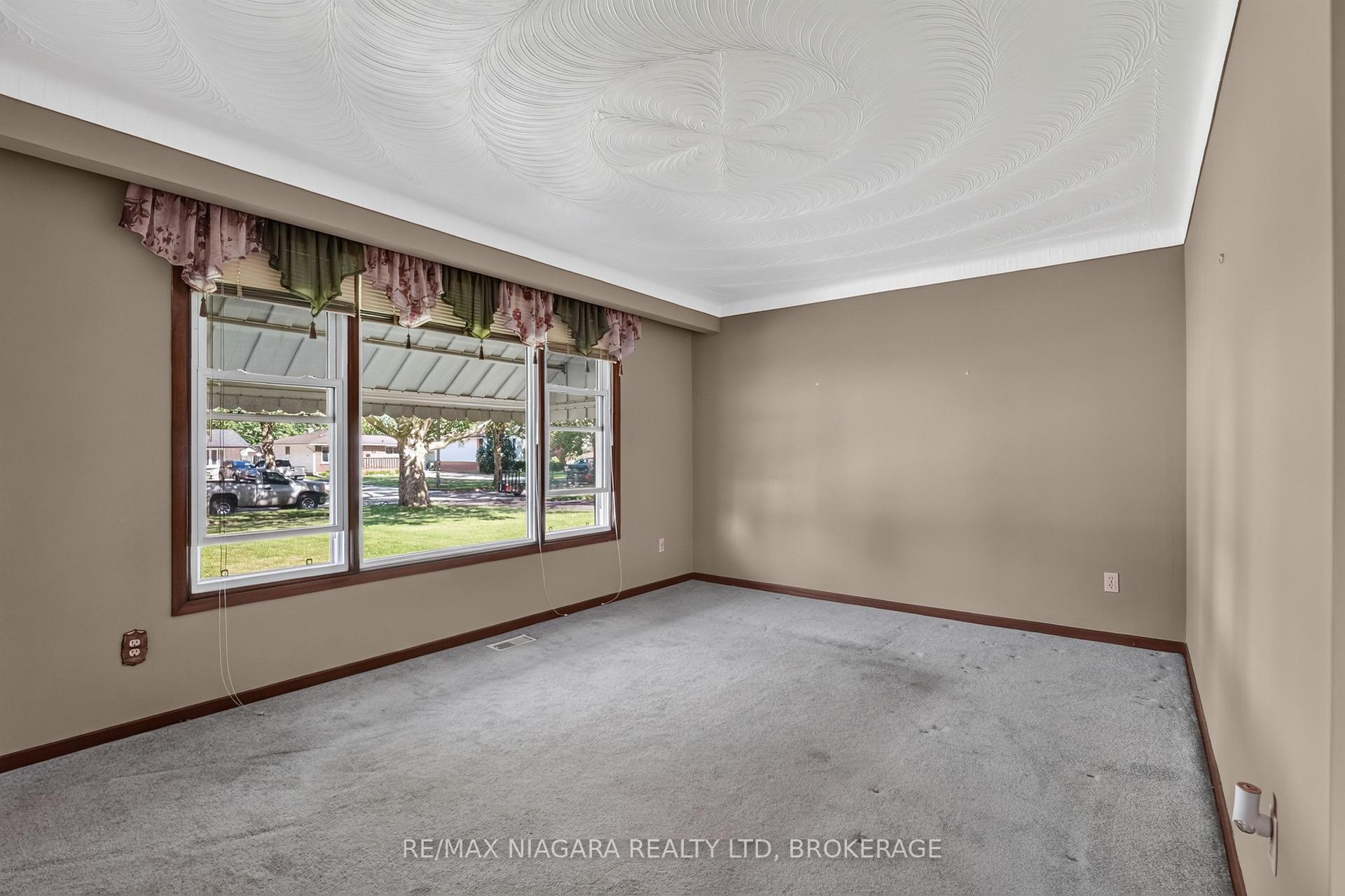 Photo 16 of 5777 Sunnylea Crescent, Niagara Falls, Arad/Fallsview — HOMEH