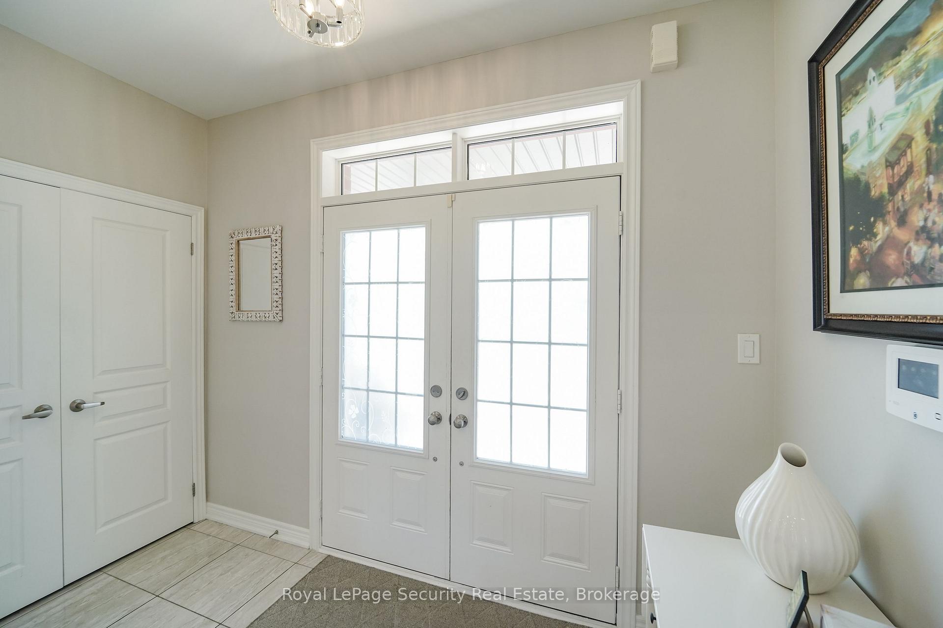 Photo 5 of 77 Pierce Place, New Tecumseth, Tottenham — HOMEH