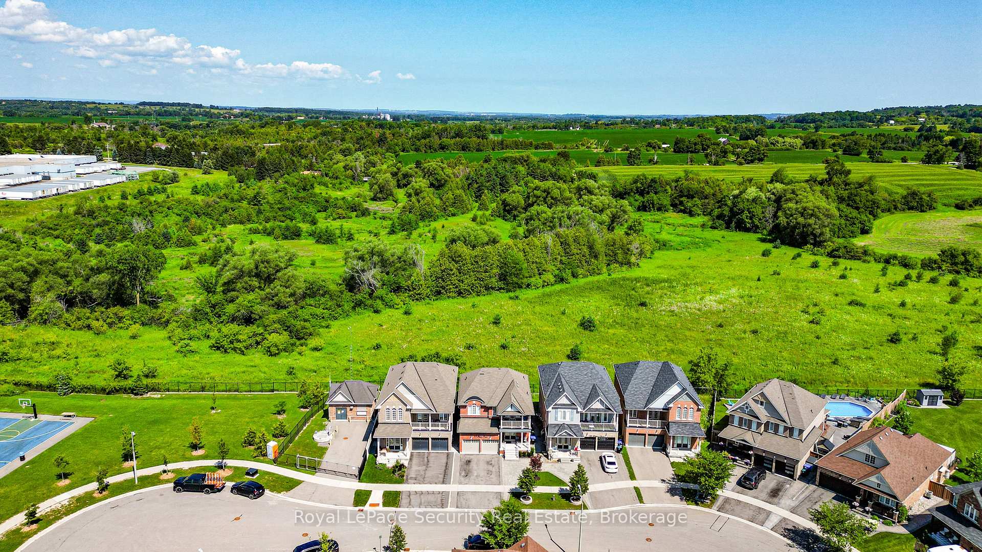 Photo 33 of 77 Pierce Place, New Tecumseth, Tottenham — HOMEH