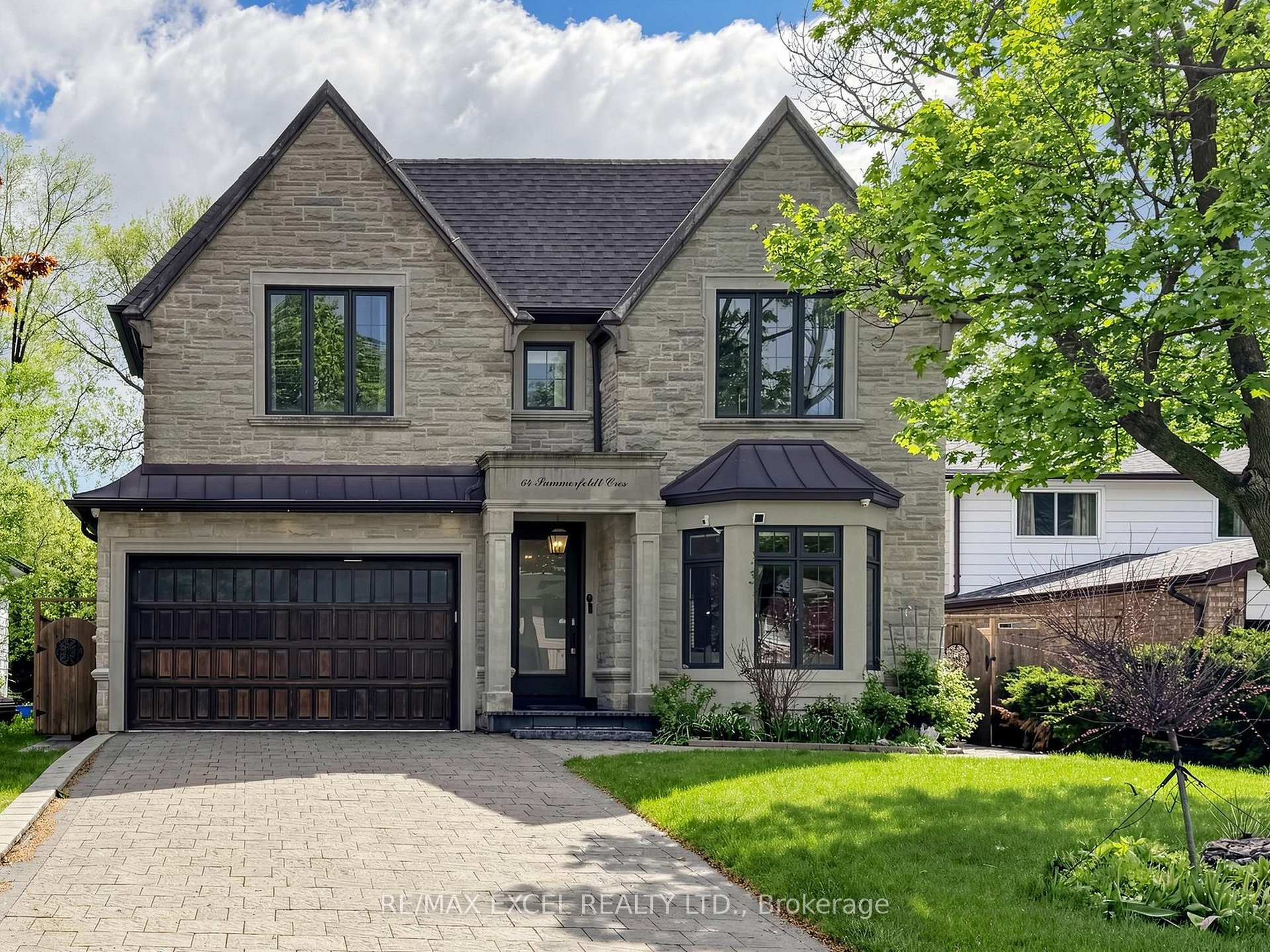Photo 3 of 64 Summerfeldt Crescent, Markham, Unionville — HOMEH