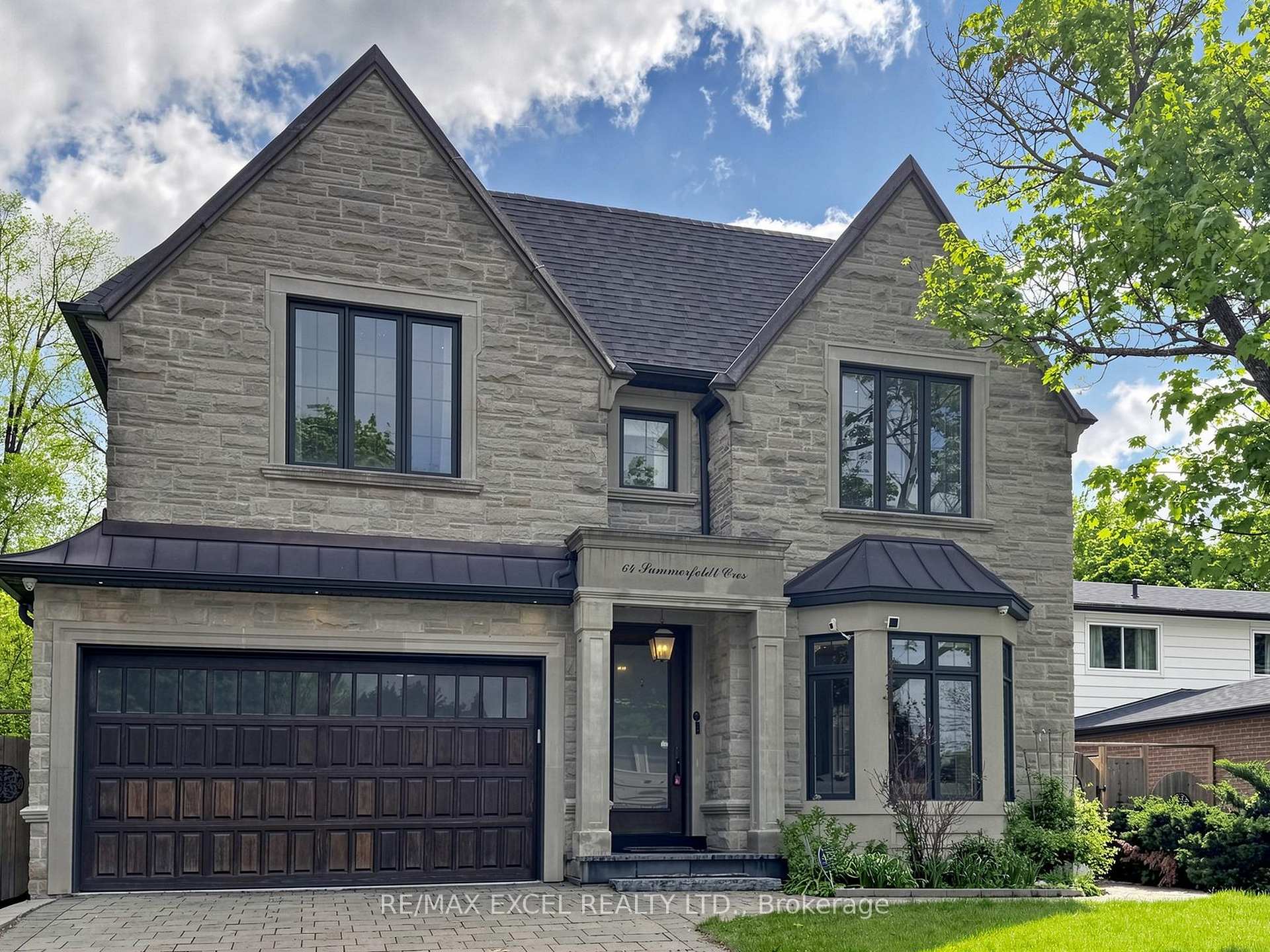 Photo 4 of 64 Summerfeldt Crescent, Markham, Unionville — HOMEH