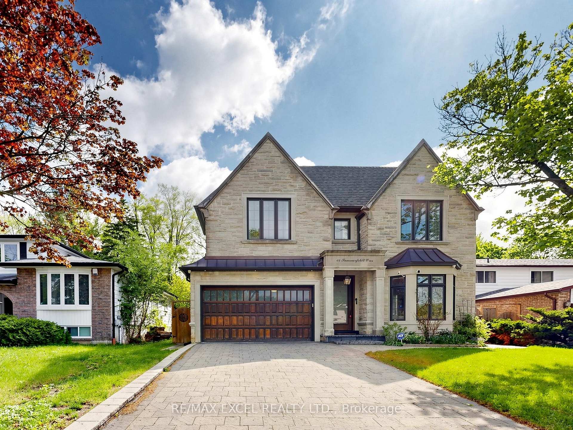 Photo 2 of 64 Summerfeldt Crescent, Markham, Unionville — HOMEH