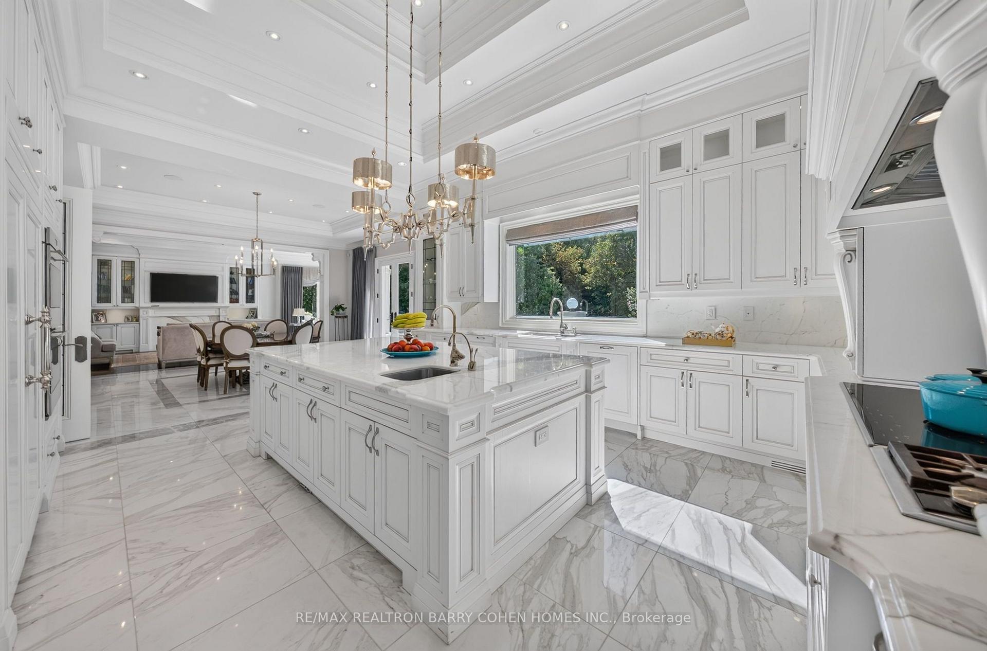 Photo 10 of 101 Forest Heights Boulevard, North York, St. Andrew-Windfields — HOMEH