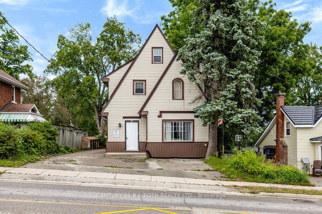 Photo of 102 North Street N
