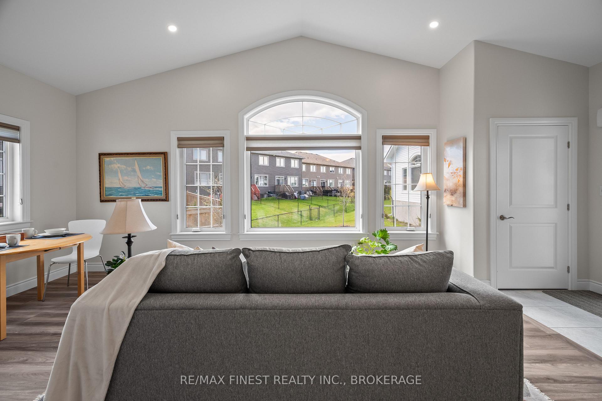 Photo 10 of 47 Lowry Place, Loyalist, Amherstview — HOMEH