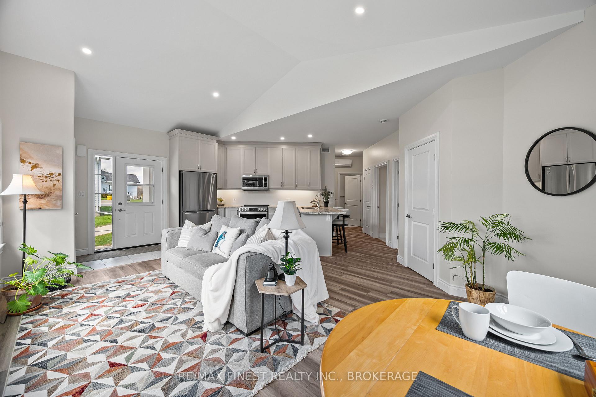 Photo 12 of 47 Lowry Place, Loyalist, Amherstview — HOMEH