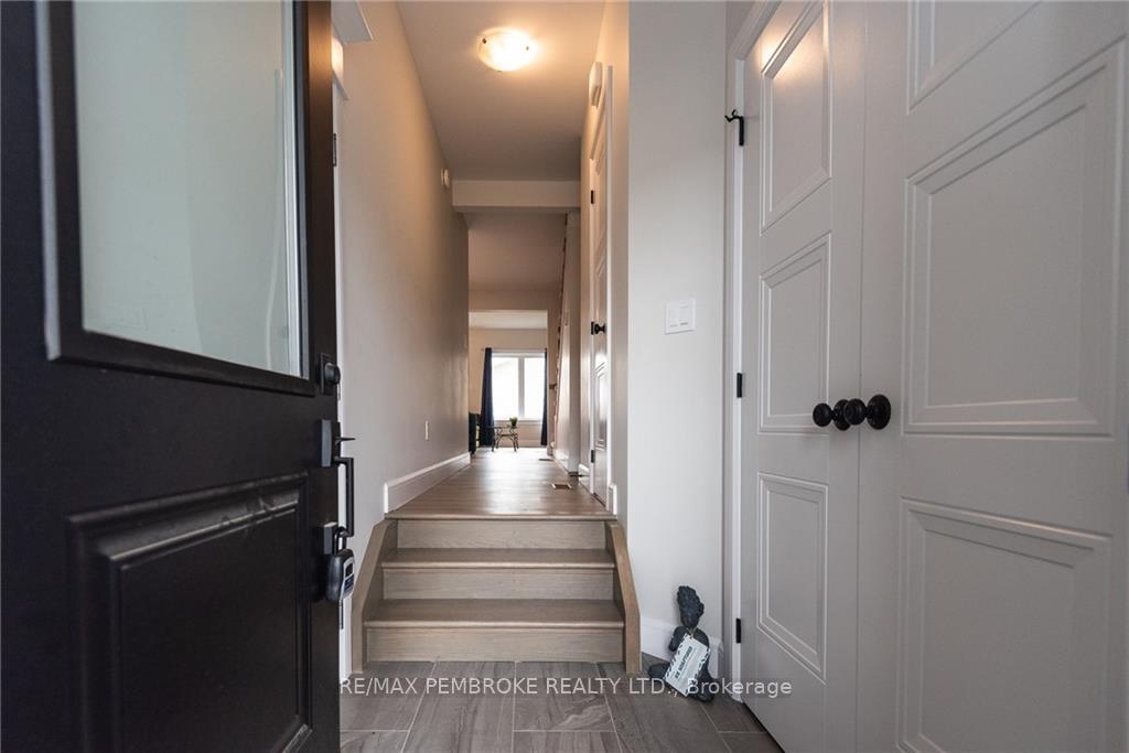 Photo 2 of 109 Chad Street, Petawawa, Petawawa — HOMEH