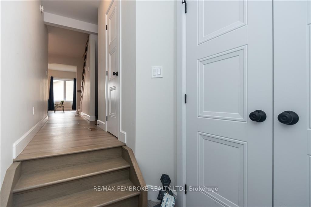 Photo 3 of 109 Chad Street, Petawawa, Petawawa — HOMEH