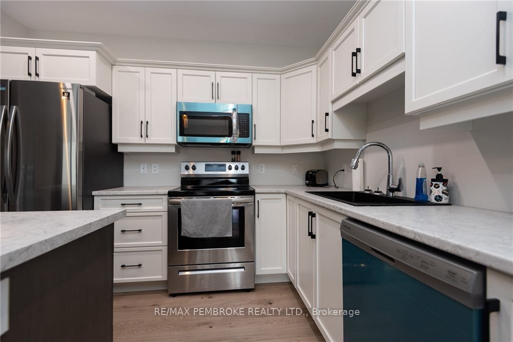 Photo 6 of 109 Chad Street, Petawawa, Petawawa — HOMEH