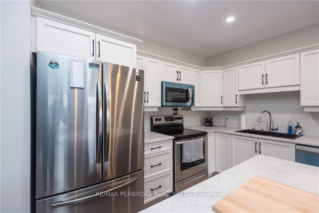 Photo 7 of 109 Chad Street, Petawawa, Petawawa — HOMEH