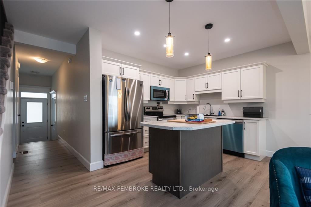 Photo 8 of 109 Chad Street, Petawawa, Petawawa — HOMEH