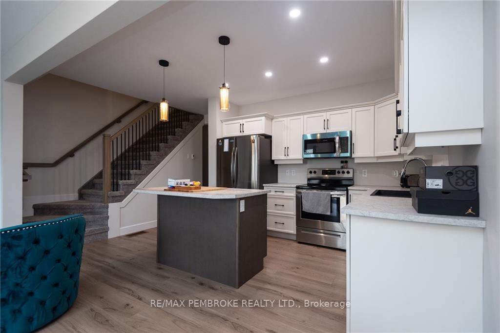 Photo 9 of 109 Chad Street, Petawawa, Petawawa — HOMEH