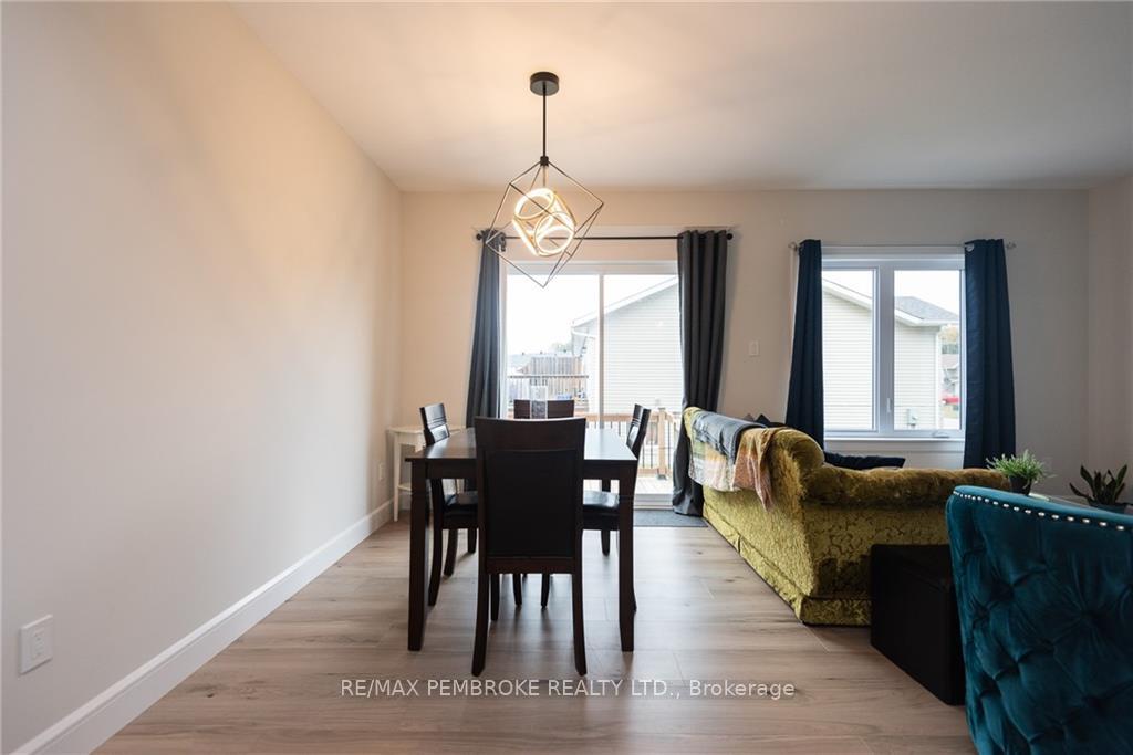 Photo 10 of 109 Chad Street, Petawawa, Petawawa — HOMEH