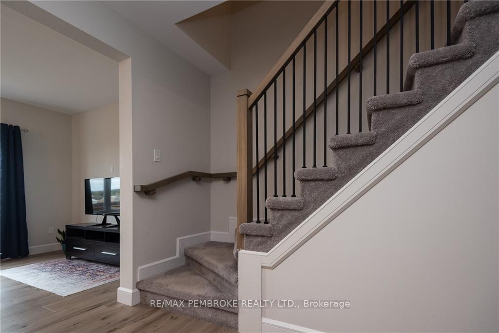 Photo 13 of 109 Chad Street, Petawawa, Petawawa — HOMEH