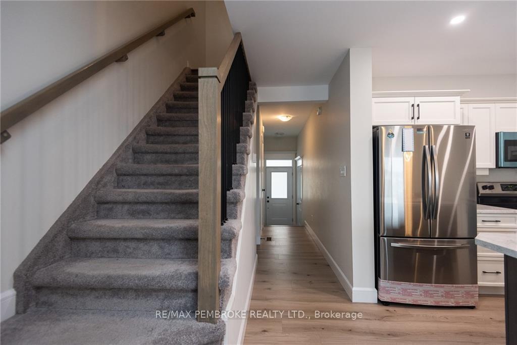 Photo 14 of 109 Chad Street, Petawawa, Petawawa — HOMEH