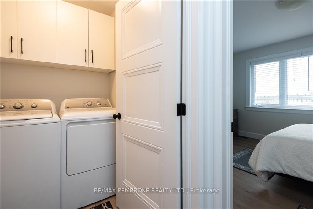 Photo 16 of 109 Chad Street, Petawawa, Petawawa — HOMEH