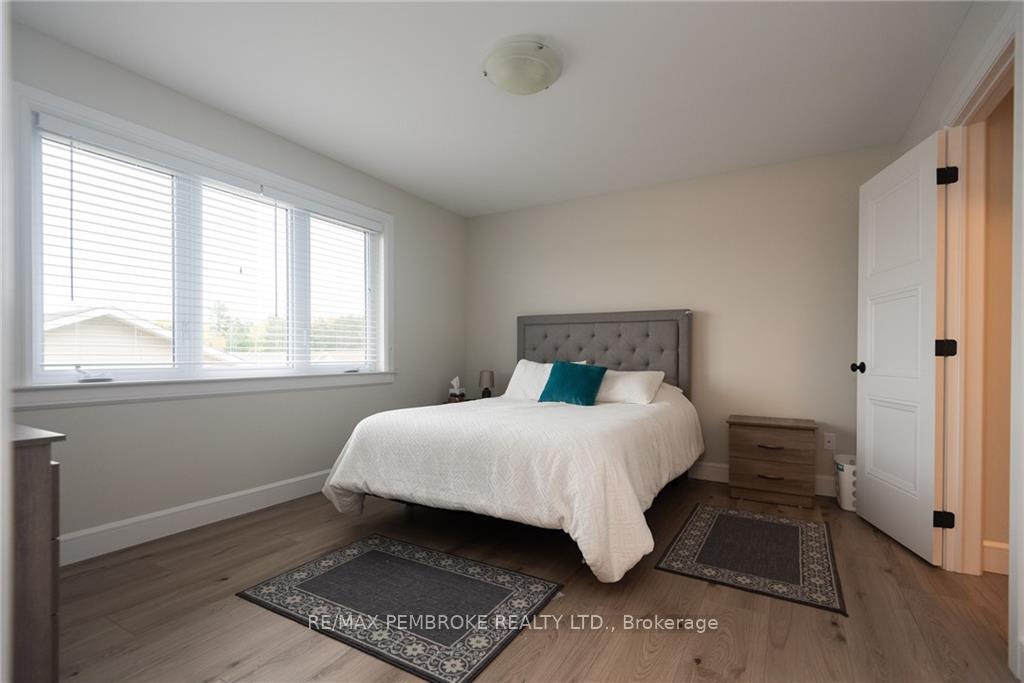 Photo 18 of 109 Chad Street, Petawawa, Petawawa — HOMEH