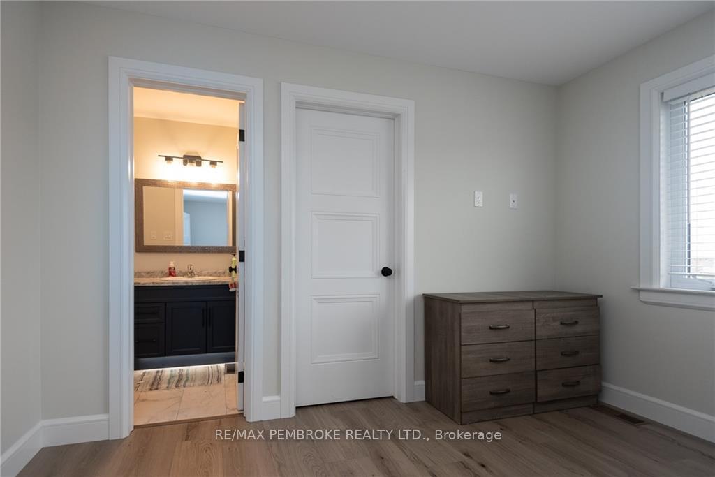 Photo 19 of 109 Chad Street, Petawawa, Petawawa — HOMEH