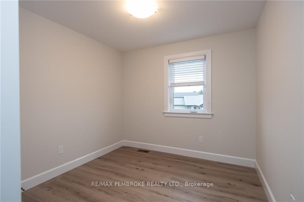 Photo 23 of 109 Chad Street, Petawawa, Petawawa — HOMEH