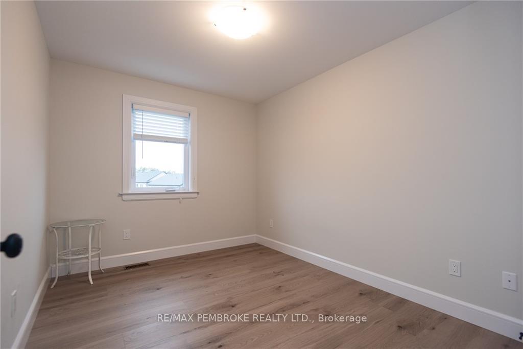 Photo 24 of 109 Chad Street, Petawawa, Petawawa — HOMEH