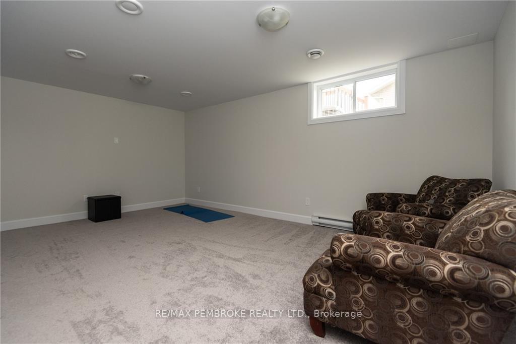 Photo 26 of 109 Chad Street, Petawawa, Petawawa — HOMEH
