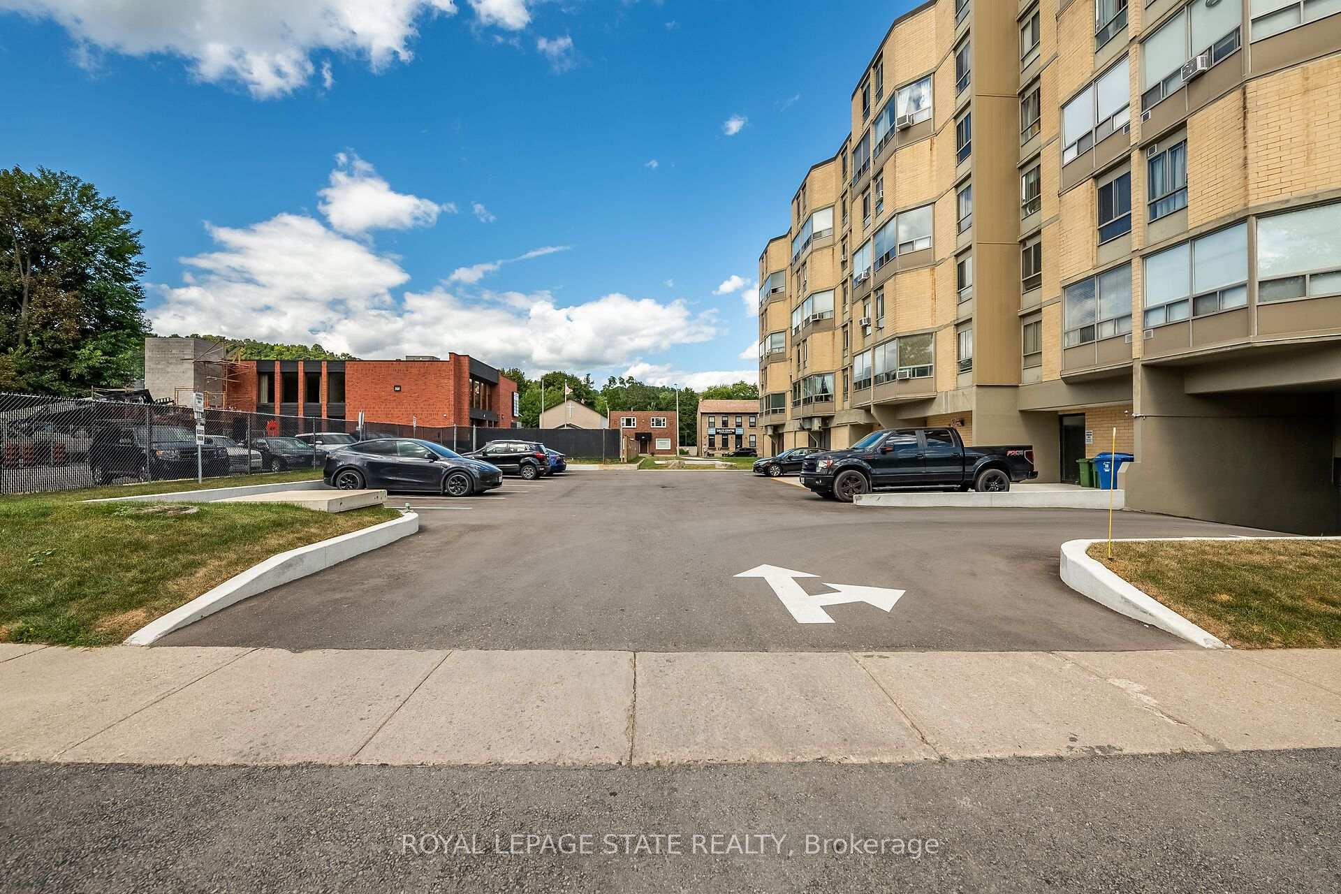 Photo 3 of Unit 409, 10 John Street W, Hamilton, Dundas — HOMEH