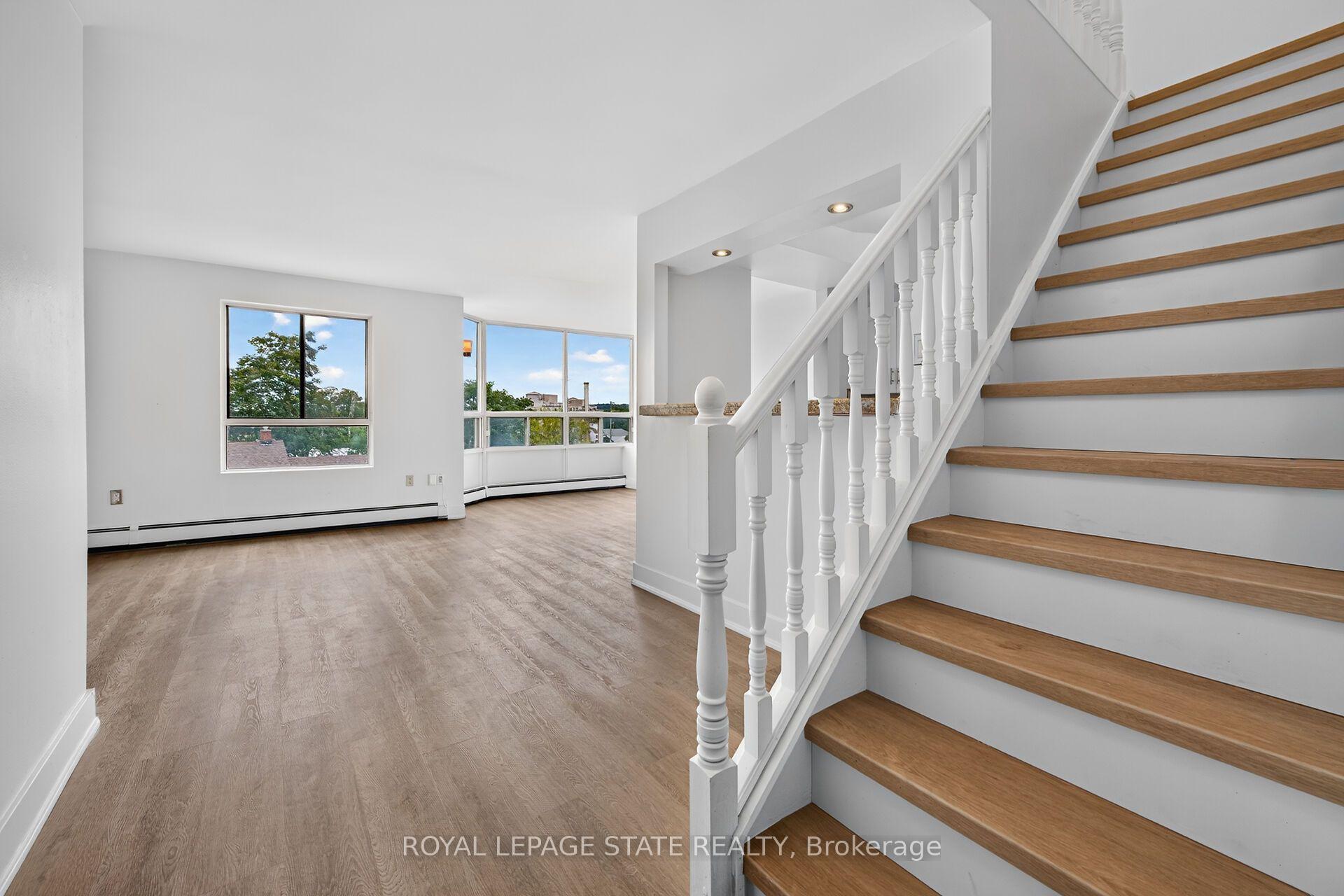 Photo 6 of Unit 409, 10 John Street W, Hamilton, Dundas — HOMEH