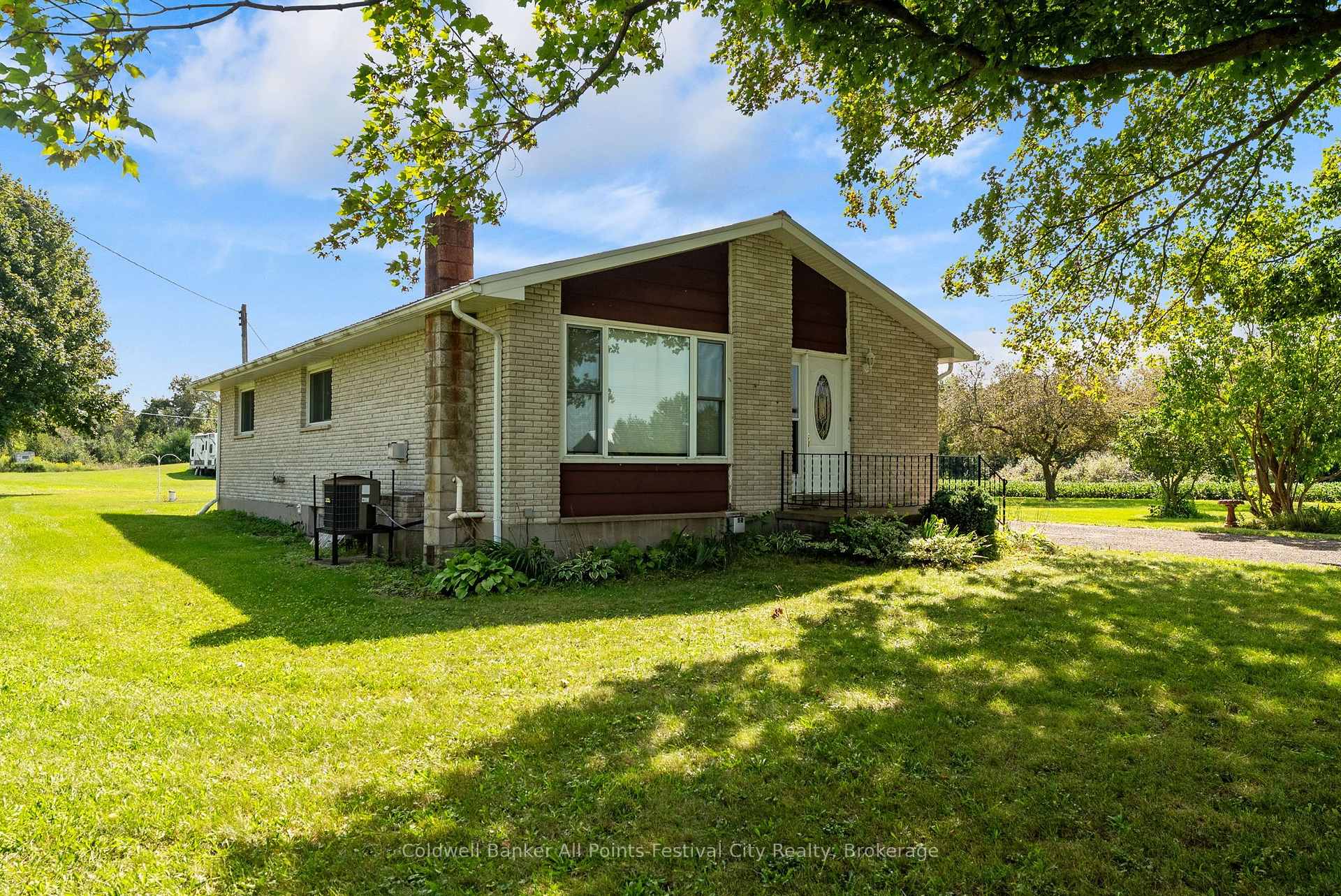 Photo 5 of 79324 Bluewater Highway, Central Huron, Goderich — HOMEH