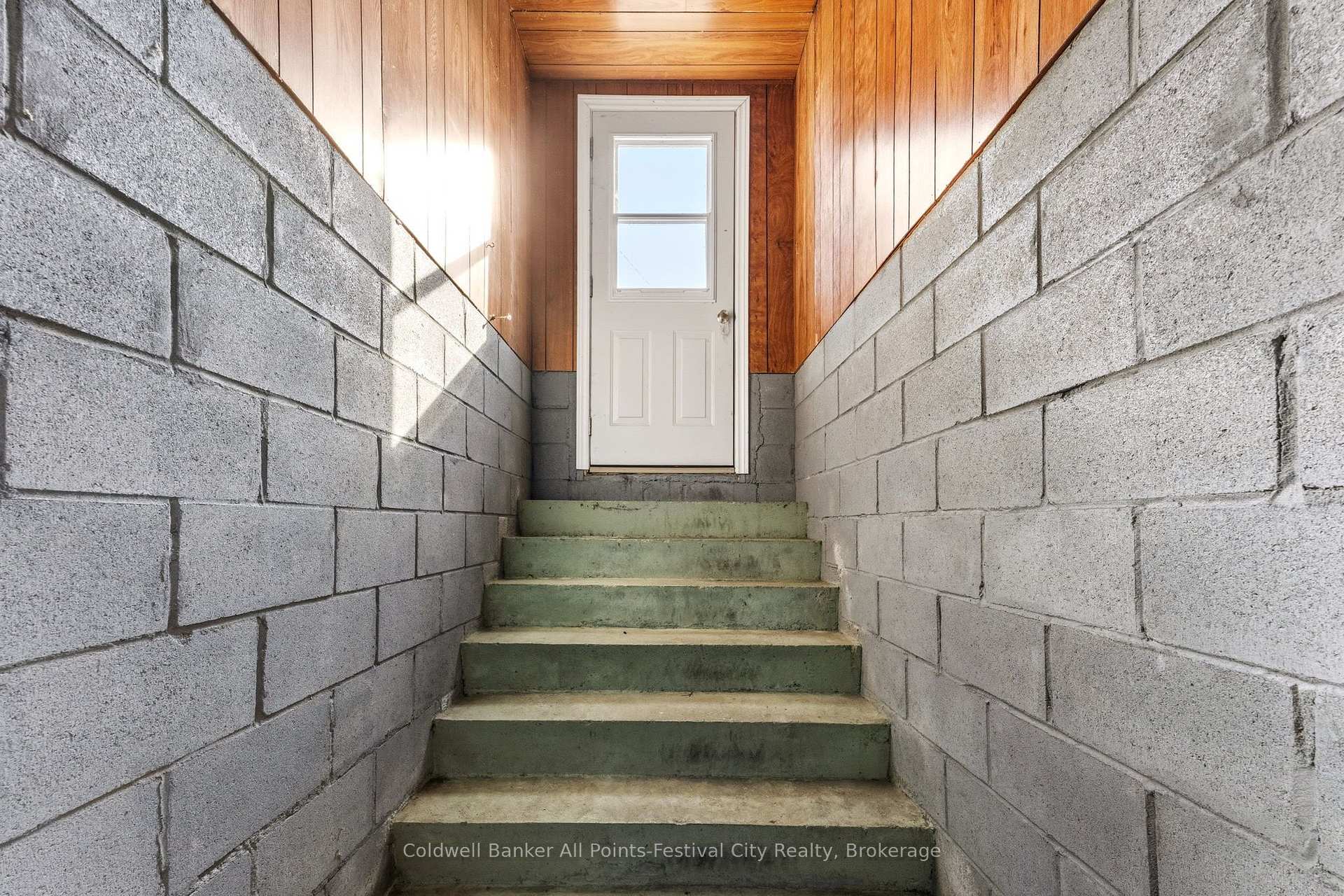 Photo 31 of 79324 Bluewater Highway, Central Huron, Goderich — HOMEH
