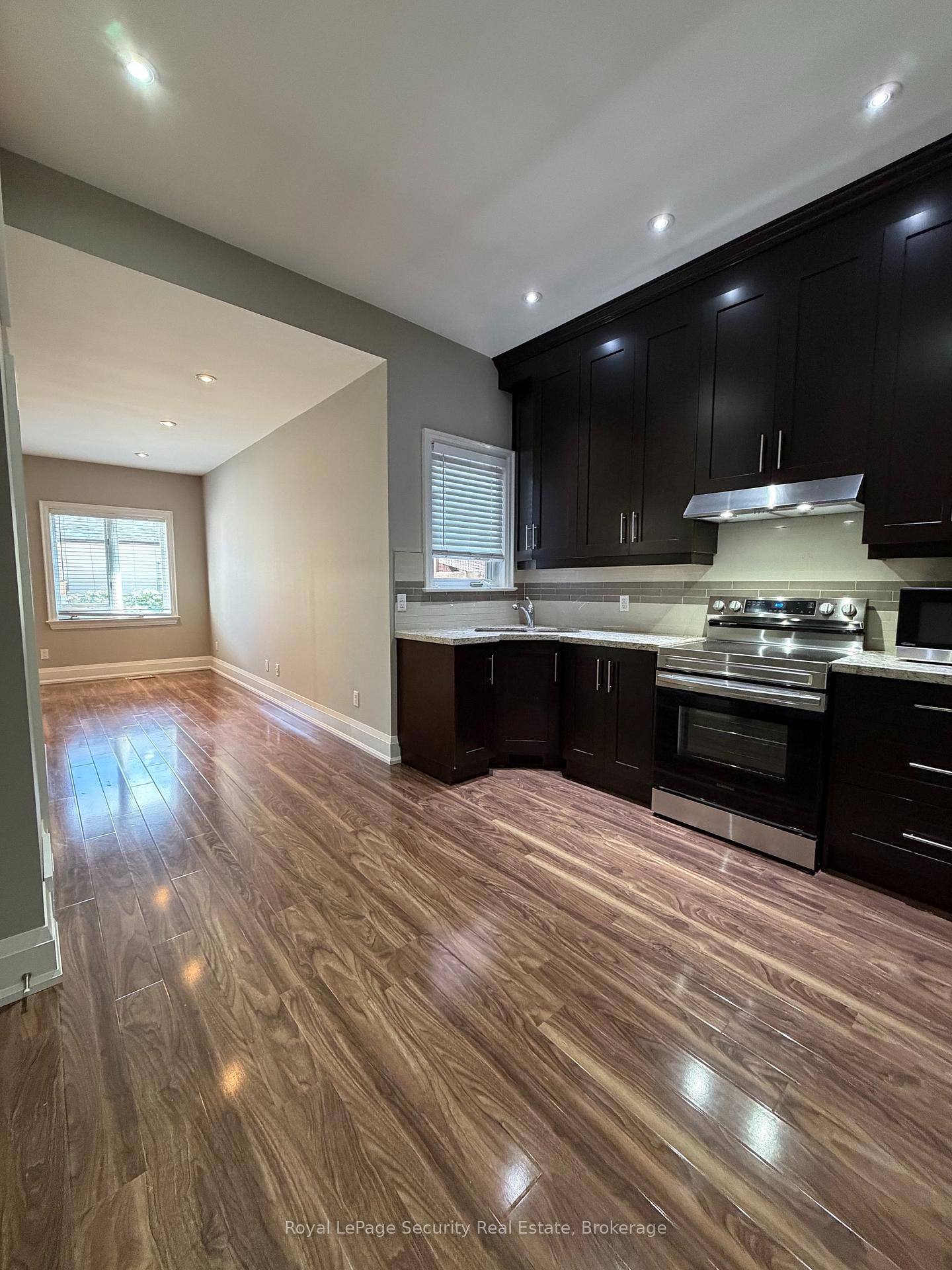 Photo 4 of 15 Coolmine Road, Toronto, Little Portugal — HOMEH